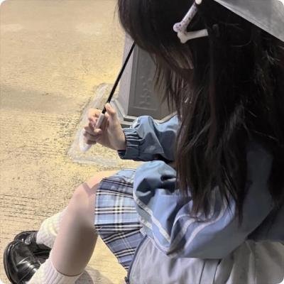 戴丝绸帽的男人
